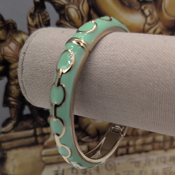 Premier Designs Green and Gold Bracelet Excellent Condition - Picture 1 of 6